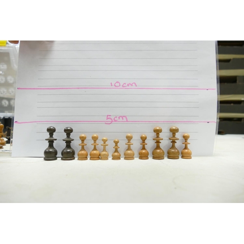 507 - A collection of Early 20th Century Wooden Incomplete Chess Pieces: please see images for size and co... 