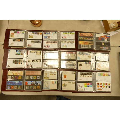 760 - Large collection in 10 albums of GB presentation packs & first day covers: Includes 225 presentation... 