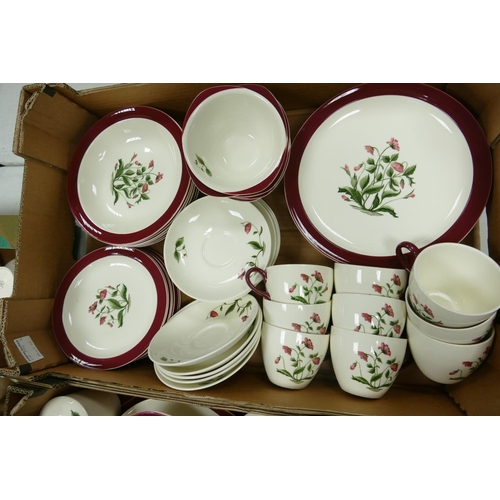 952 - A large collection of Wedgwood Mayfield patterned Floral Tea & Dinner Ware including, tea set, dinne... 