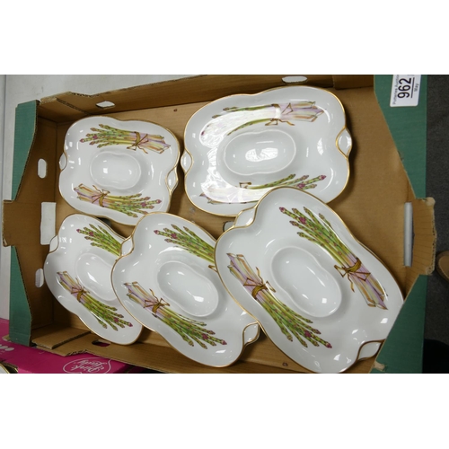 962 - Royal Worcester Evesham patterned Dinner Ware including: 5 Asparagus dishes, oval steak plates, dinn... 