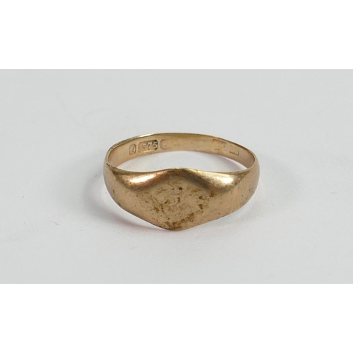 611 - 9ct gold child's signet ring, size G, 1.5g: