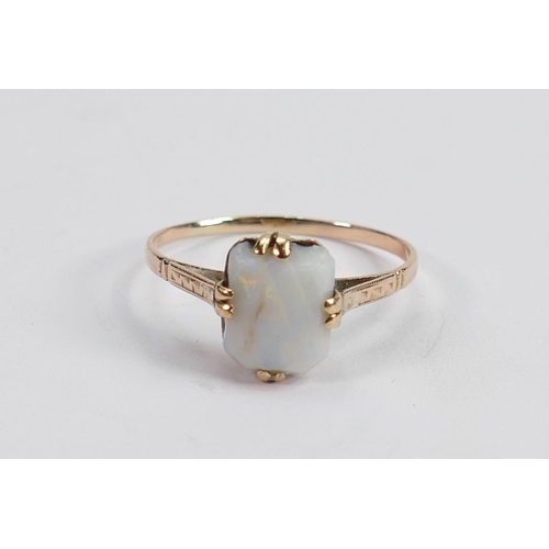 613 - 9ct gold and opal set ring size S: Weight 1.6g, not hallmarked but tests as 9ct or better.