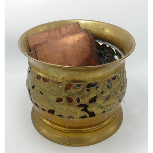 1029 - Victorian Brass Planter Decorated with leaves: together with similar jug & 3 copper printing plates(... 