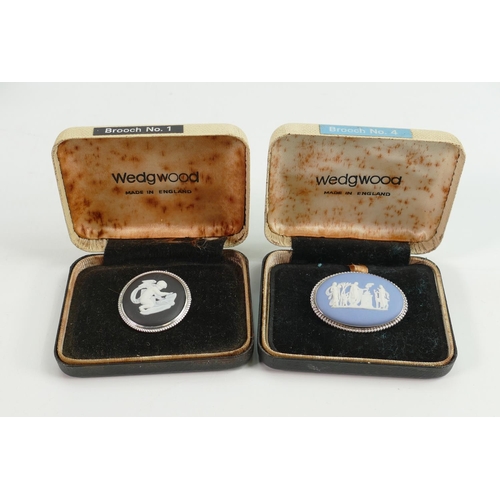 728 - Wedgwood sterling silver jewellery 2 x large brooch: Complete with original old boxes. 
Overall broo... 