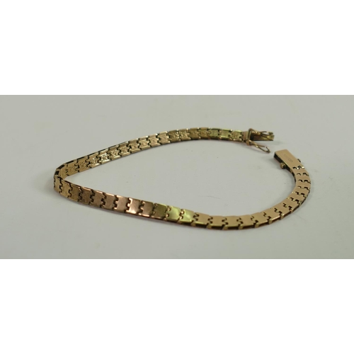 741 - 9ct gold bracelet: Weight 6.1g, marked 9ct & measures 18cm.