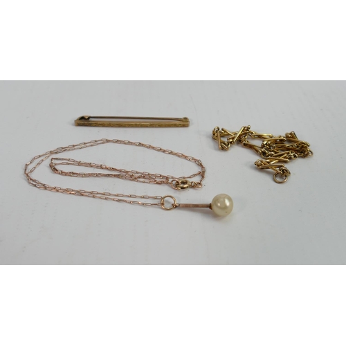 748 - Assorted 9ct gold jewellery: Includes 9ct gold brooch marked 9ct, bracelet tested as 9ct gold, and f... 