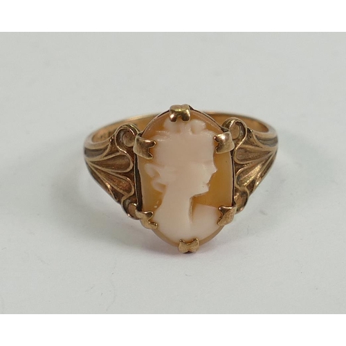 610c - 9ct gold ladies ring set with cameo, 2.6g: