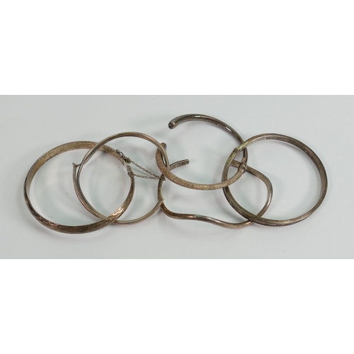 734 - A collection of ladies silver bangles, 66.7g (5):