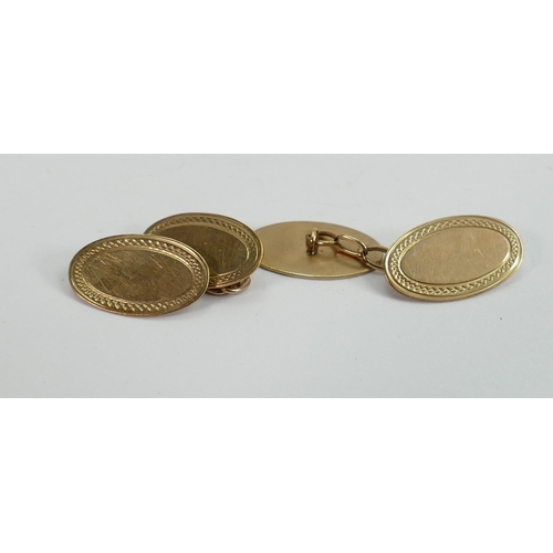 647 - 9ct gold pair broken gents cufflinks ,5g: