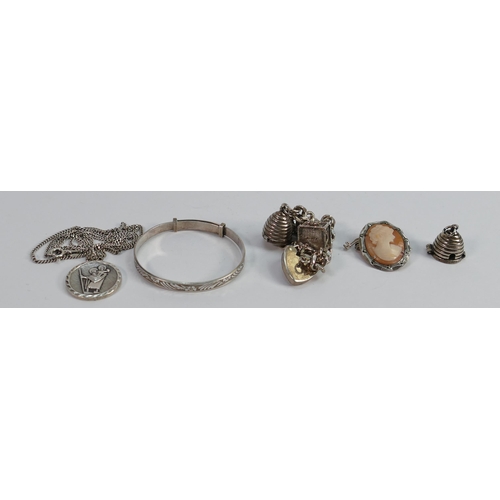 649 - A collection of silver jewellery: including charm bracelet, cameo brooch, pendant & chain etc, 44.5g... 