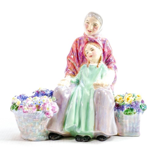 325 - Royal Doulton figure Grannys Heritage HN1873: Impressed date for 1941.