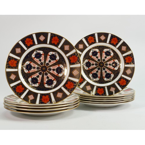 604 - 11 x Royal Crown Derby Old Imari pattern 1128 mid size plates: In excellent condition, measuring 21.... 