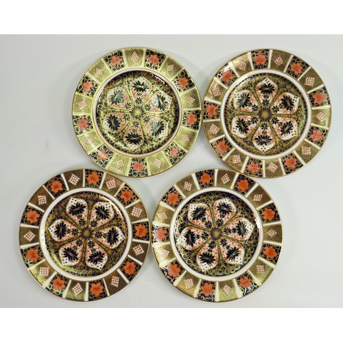 604 - 11 x Royal Crown Derby Old Imari pattern 1128 mid size plates: In excellent condition, measuring 21.... 