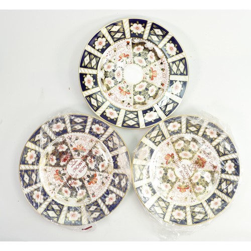 615 - 6 x Royal Crown Derby traditional Imari 2451 pattern dinner plates:  Measuring 27cm wide.  All in ex... 