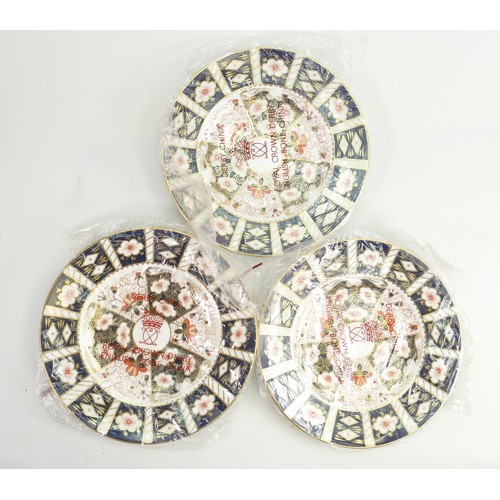 615 - 6 x Royal Crown Derby traditional Imari 2451 pattern dinner plates:  Measuring 27cm wide.  All in ex... 