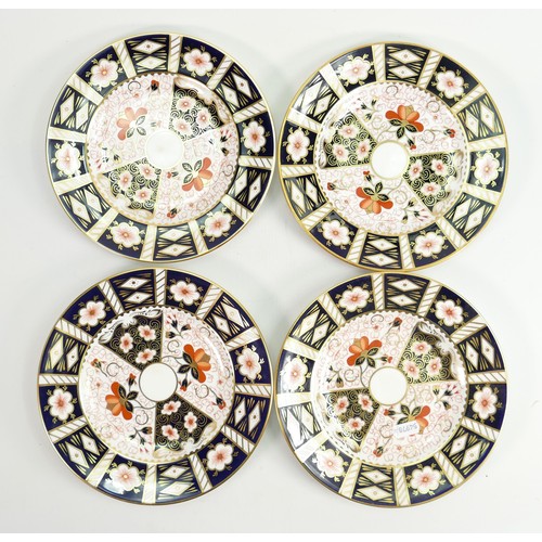 616 - 8 x Royal Crown Derby traditional Imari 2451 pattern mid size plates:  Measuring 21.5cm wide.  All i... 