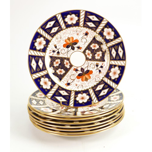 617 - 8 x Royal Crown Derby Traditional Imari 2451 pattern mid size plates:  Measuring 21.5cm wide.  All i... 