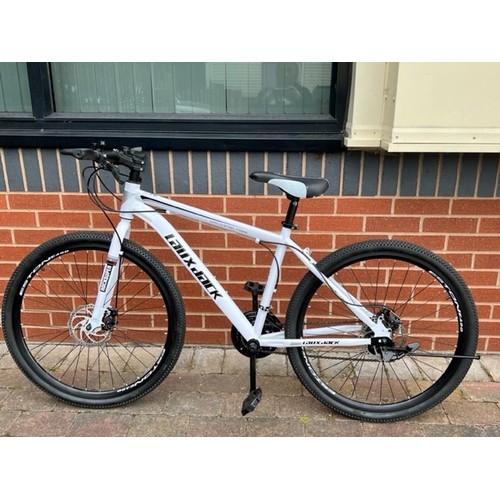 747 - white  Laux Dack mountain bike : 18