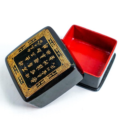 108 - Chinese 20th century Lacquer box: Length at largest 4.4cm