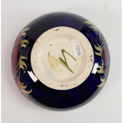 195 - Moorcroft anemone pattern bowl: Measures 16cm wide x 7cm high.