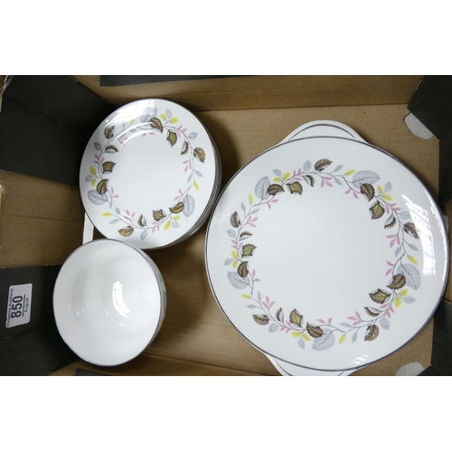 850 - Shelly Ferndown Patterned Tea Ware: 8 pieces