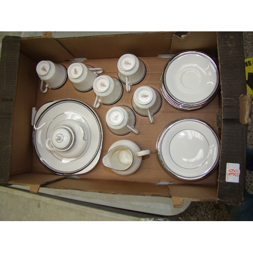 39 - Royal Doulton Tea ware items in the Sarabande pattern to include Cake Plate, 6 side plates, 6 saucer... 