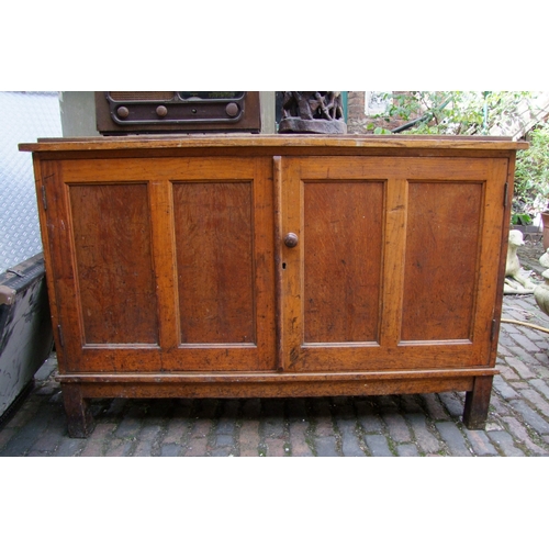 735 - 1940's oak 2 door sideboard 142cm W x 47.5cm D x 93cm H.