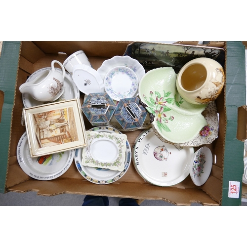 125 - A mixed collection of items to include Royal Doulton Brambly Hedge patterned picture frame, various ... 