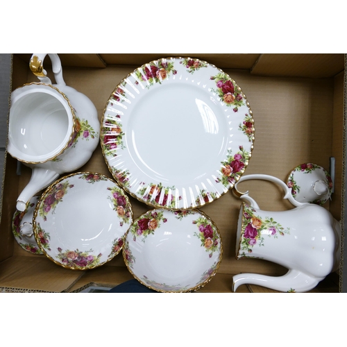 900 - Large collection of Royal Albert Old Country Roses tea and dinner ware including coffee pot, tea pot... 