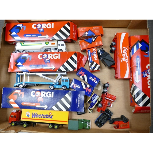 1267 - A collection of later boxed Corgi lorries and vehicles