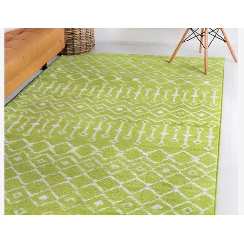 716 - A brand new 'Unique Loom' branded rug: 245cm x 305cm Kasbah Trellis Rug