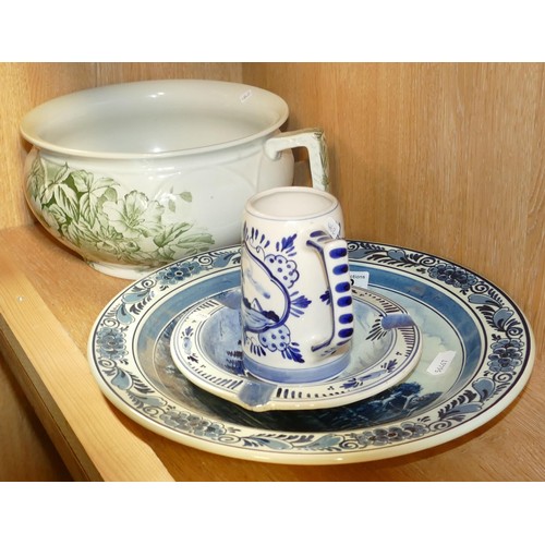 462 - Delft Blue & White Wall Plate, Ashtray & Beaker together with floral decorated guzunder(4)