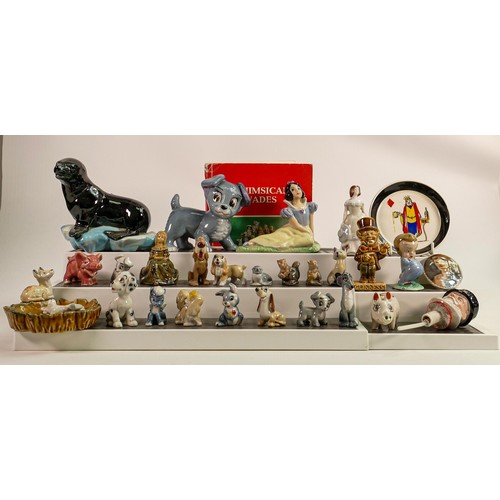 599 - A good collection of Wade pottery including - Disney Whimsies, Disney Scamp blow up, Snow White figu... 