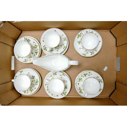 917 - Wedgwood large collection of Wild Strawberry tea and dinner ware, including trios, various plates an... 