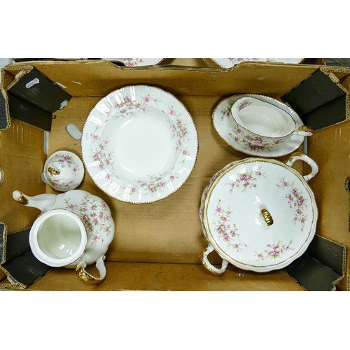 920 - A large collection of Royal Albert & Paragon Victoriana Rose Flora patterned tea & dinner ware inclu... 