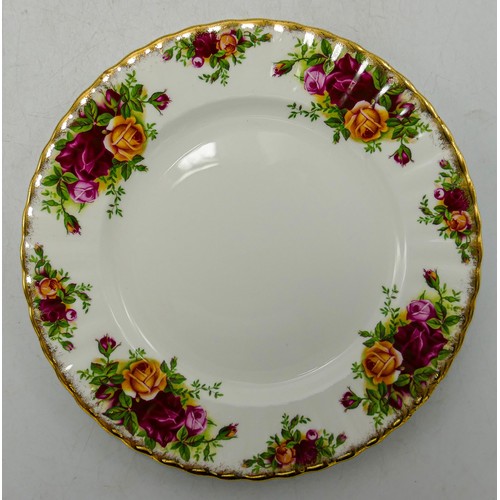 922 - An extensive collection of Royal Albert Old Country Roses tea, coffee and dinner ware, comprising va... 