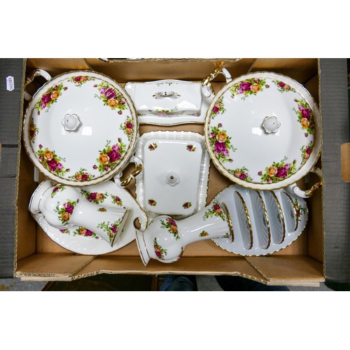 922 - An extensive collection of Royal Albert Old Country Roses tea, coffee and dinner ware, comprising va... 