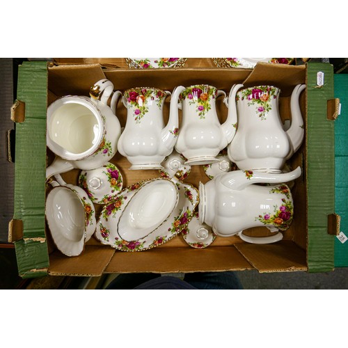 922 - An extensive collection of Royal Albert Old Country Roses tea, coffee and dinner ware, comprising va... 