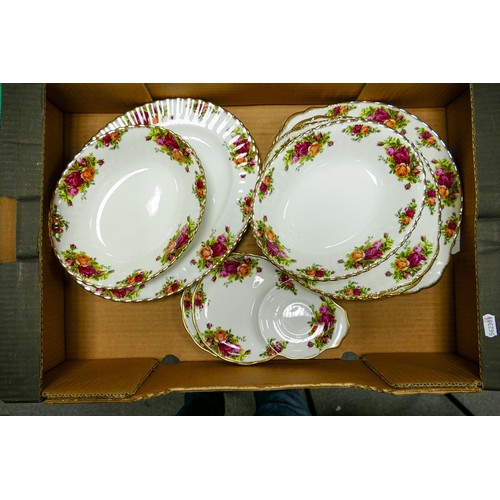 922 - An extensive collection of Royal Albert Old Country Roses tea, coffee and dinner ware, comprising va... 