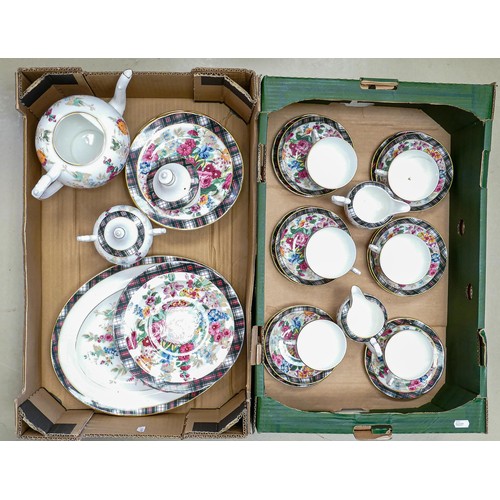 923 - Wedgwood Ralph Lauren Hampton Floral patterned tea & dinner ware including pasta bowls, platters, sa... 