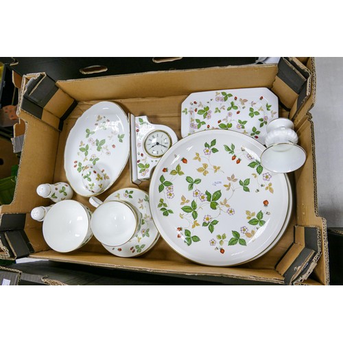 926 - A large collection of Wedgwood Wild Strawberry patterned tea & dinner ware including teapot, coffee ... 