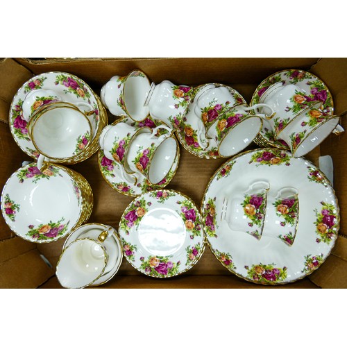 928 - A large collection of Royal Albert Old Country Roses tea, coffee and dinner ware - comprising tea an... 