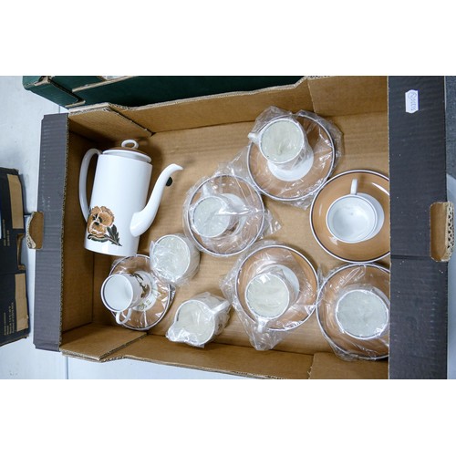 930 - Susie Cooper Reverie C2055 coffee set to include - 6 coffee cans and saucers, cream jug, sugar bowl ... 