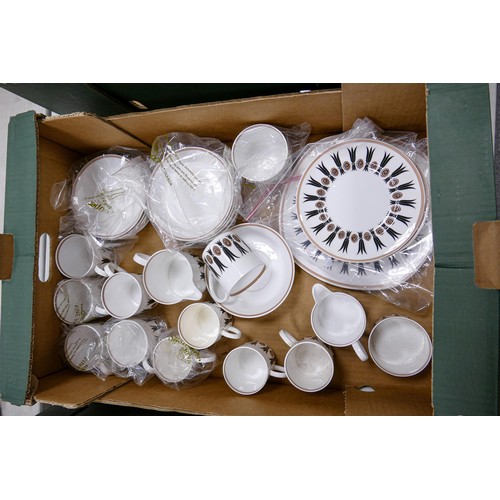 931 - Susie Cooper Corinthian C2056 tea ware to include - cups, saucers, cake plate, milk jug, sugar bowl.... 