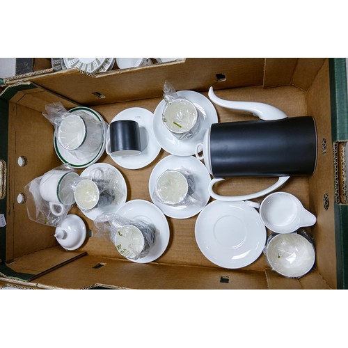 932 - Susie Cooper Contrast dinnerware C2068, to include - 5 cups and saucers, coffee pot, cream jug and s... 