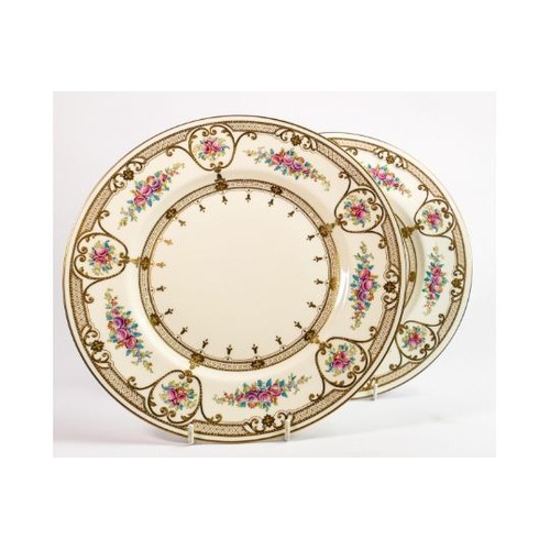 1092 - Pair of Wedgwood jewelled cabinet plates with floral decoration. Diameter 27.5cm. (2)