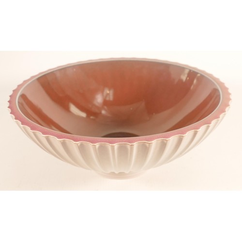 1098 - Wedgwood Norman Wilson large ribbed Modernist bowl with tan & hare's fur glaze, mottled crimson inte... 