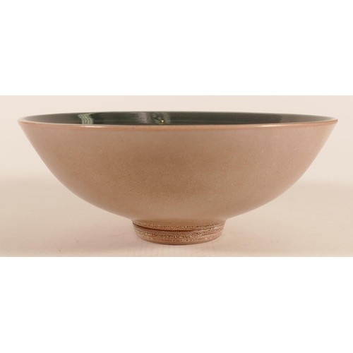 1100 - Wedgwood Norman Wilson Modernist bowl with tan & hare's fur glaze, shaded green / blue interior, dia... 