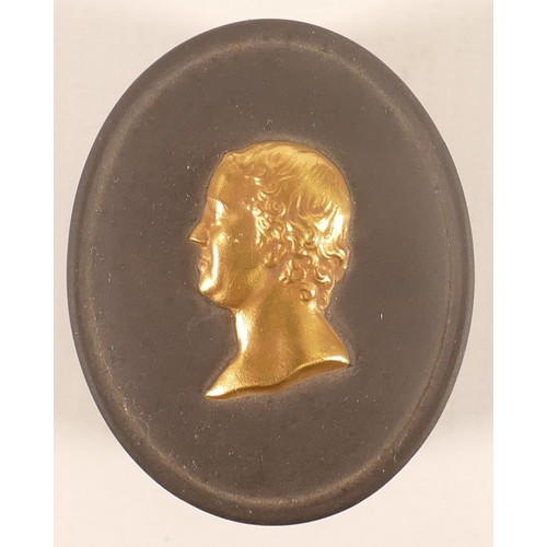 1122 - Wedgwood black & gilt decorated pill box with raised relief Josiah Wedgwood Death Mask, length 5cm.