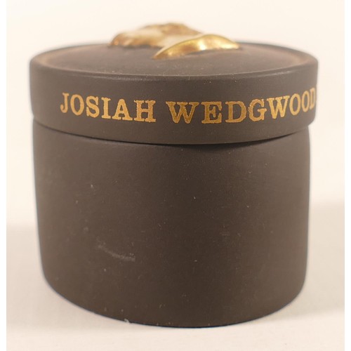 1122 - Wedgwood black & gilt decorated pill box with raised relief Josiah Wedgwood Death Mask, length 5cm.